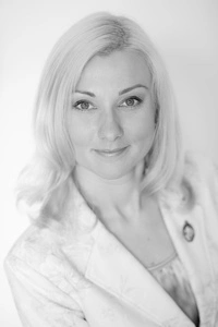 Rīgas apgabaltiesas zvērināts notārs Linda Damane Rīgas apgabaltiesas zvērināts notārs Linda Damane