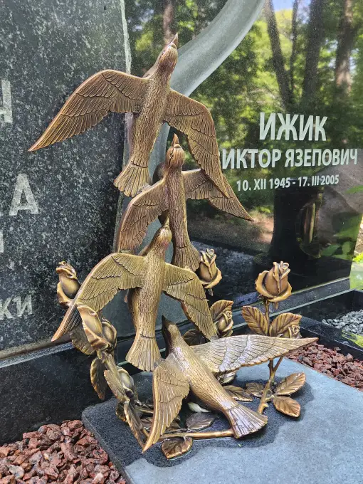 Bronza.eu — Официальный представитель Caggiati в Балтии Бронза – ценный и традиционный материал.
