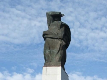 Piemineklis bojā gājušajiem jūrniekiem Logo
