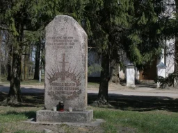 Piemiņas zīme Bērzes centrā Piemiņas zīme Bērzes centrā