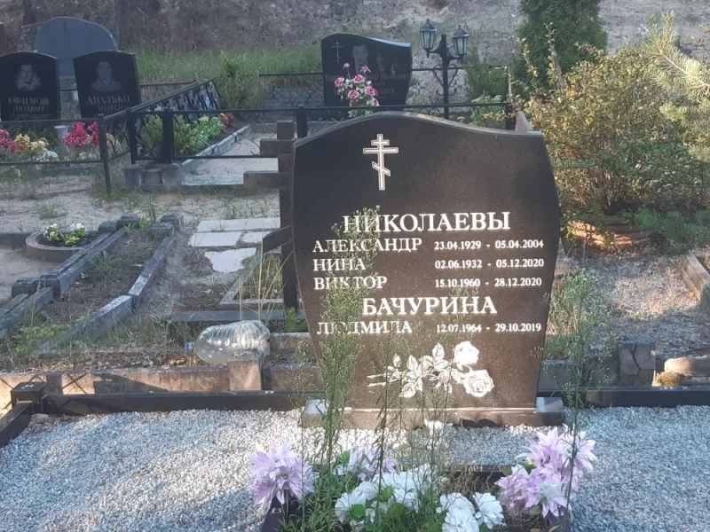 Akmens Kleisti - Мастерская по памятникам в Риге Мастерская Akmens Kleisti SIA в Риге — это место, где создаются качественные гранитные памятники и надгробия.