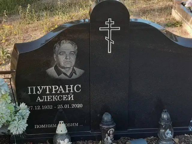 Akmens Kleisti - Мастерская по памятникам в Риге Мастерская Akmens Kleisti SIA в Риге — это место, где создаются качественные гранитные памятники и надгробия.