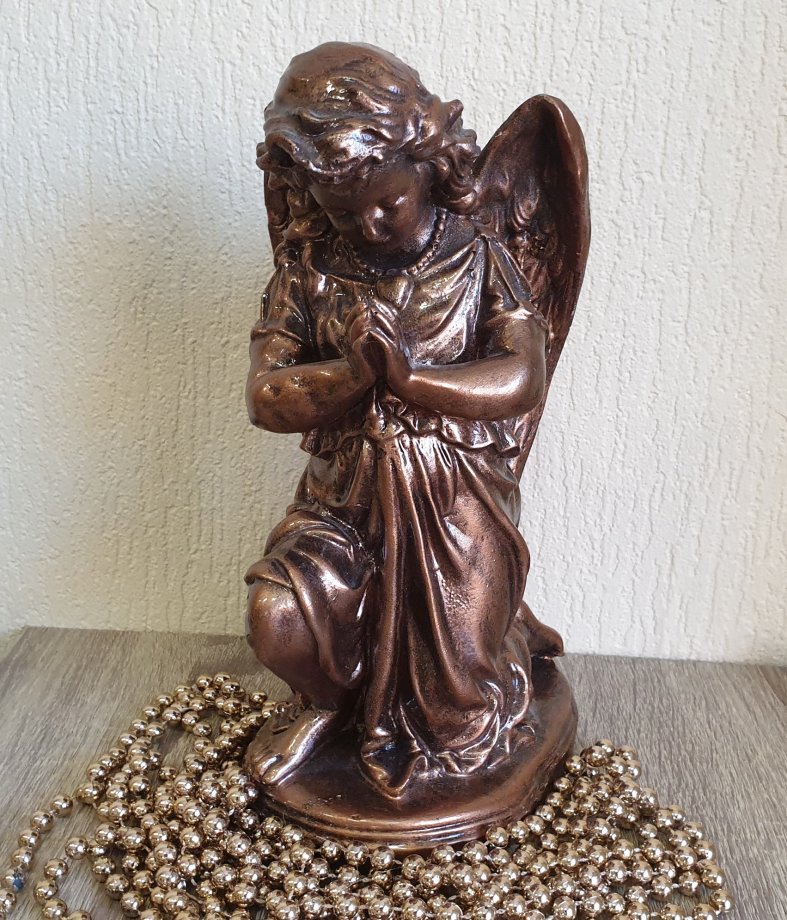 Bronzas eņģeļa statuete Bronzas eņģeļa statuete