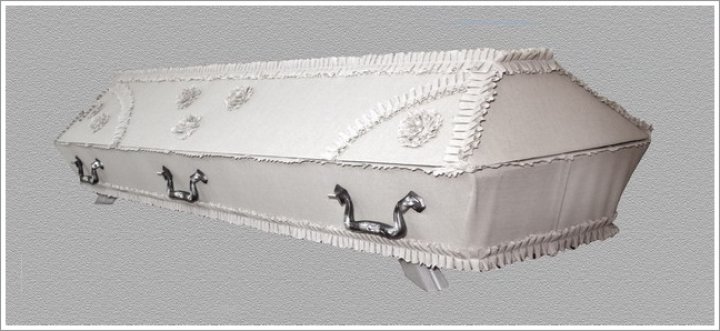 Balts drapēts zārks Balts drapēts zārks