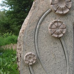 Preview image for Kapu piemineklis Vārpas un ziedi