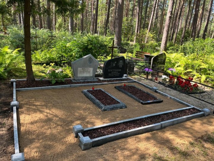 Grave cleaning 