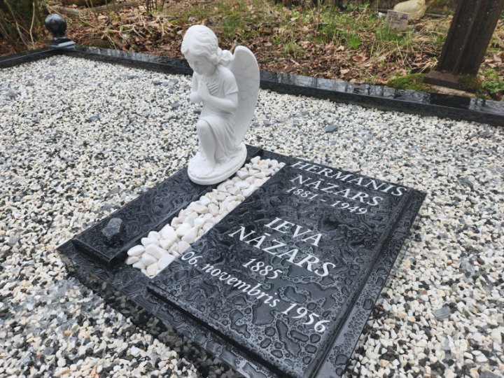 Уникальное надгробие для места захоронения урн