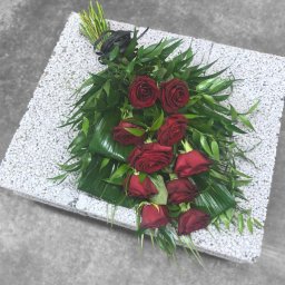 Preview image for  Траурный букет с красными розами и зеленью – P8