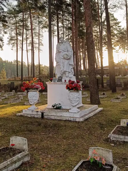 Padomju Karavīru Brāļu kapi — Daugavpils Padomju Karavīru kapi Padomju Karavīru Brāļu kapi — Daugavpils Padomju Karavīru kapi