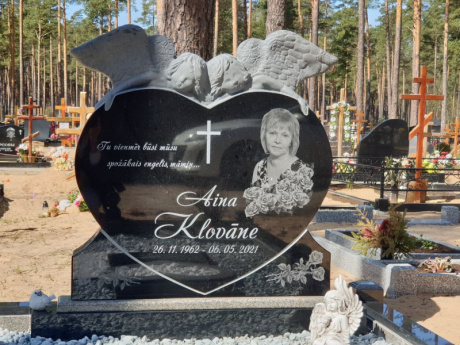 Granīta kapu piemineklis sirds formā ar eņģeļiem GP-7