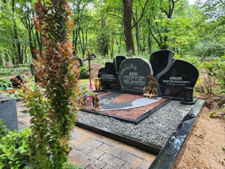 Полностью оснащенное семейное место захоронения