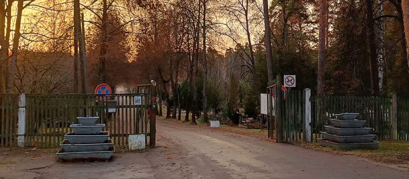 Daugavpils Komunālie kapi - Galvenie vārti Daugavpils Komunālie kapi - Galvenie vārti