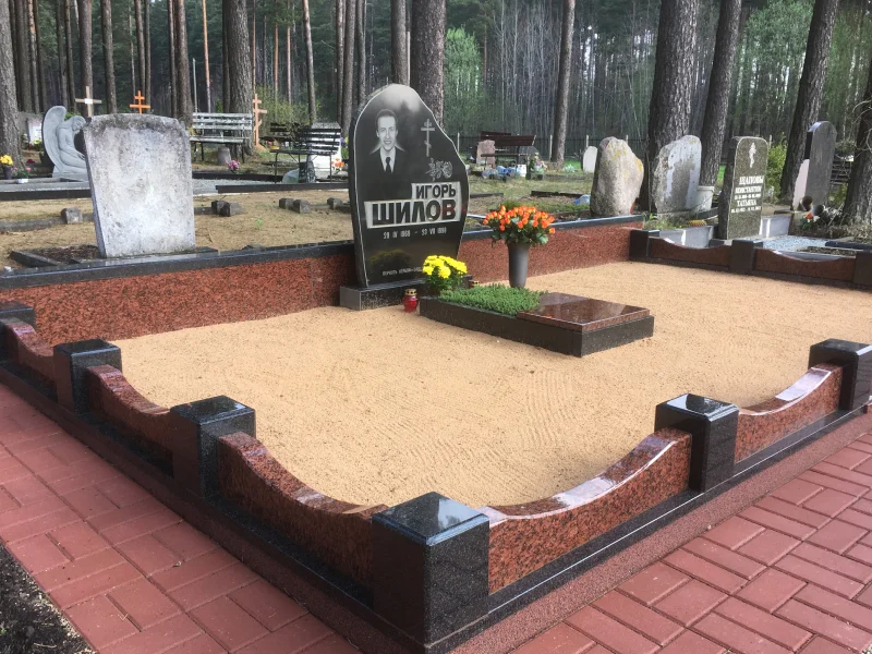 Услуги гравировки на памятниках и надгробных плитах