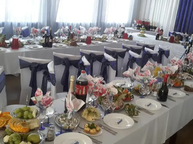 			Rezervēt banketa zāli bēru mielastam
	