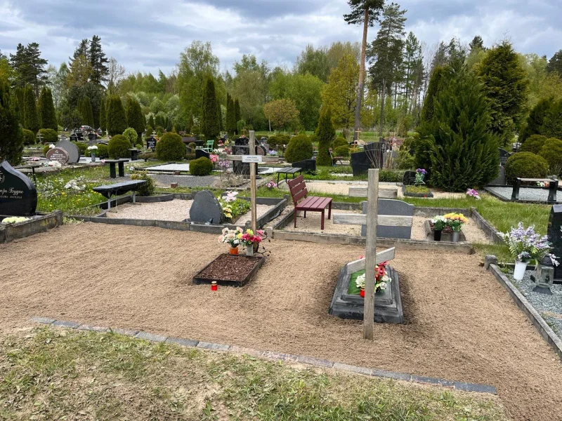 Grave cleaning 