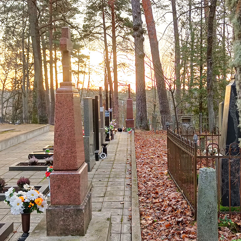 Vecmāmiņa (Paraugs) Burial place