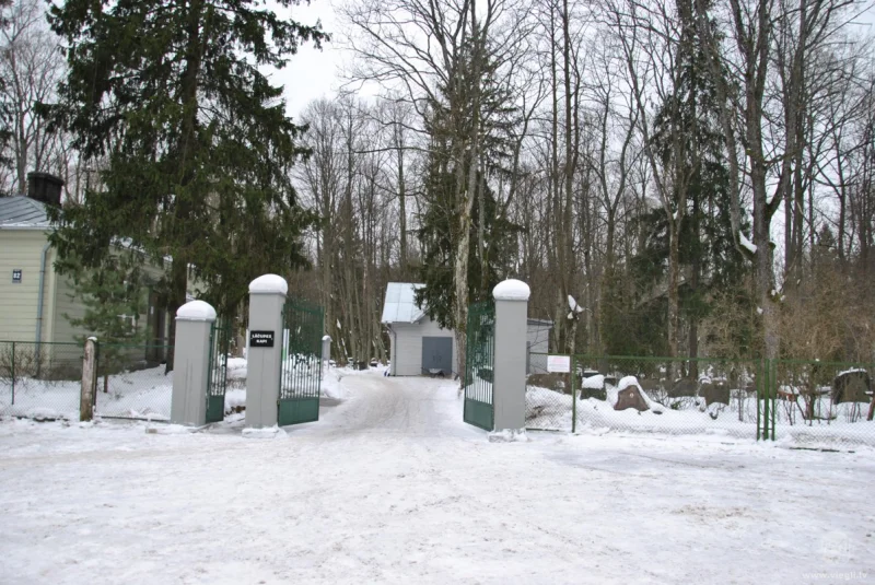 Lāčupes kapsēta Lāčupes kapsēta - Kapsēta Kleistu mežā