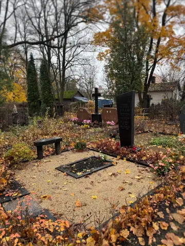 Sakopta ģimenes kapavieta kapsētā